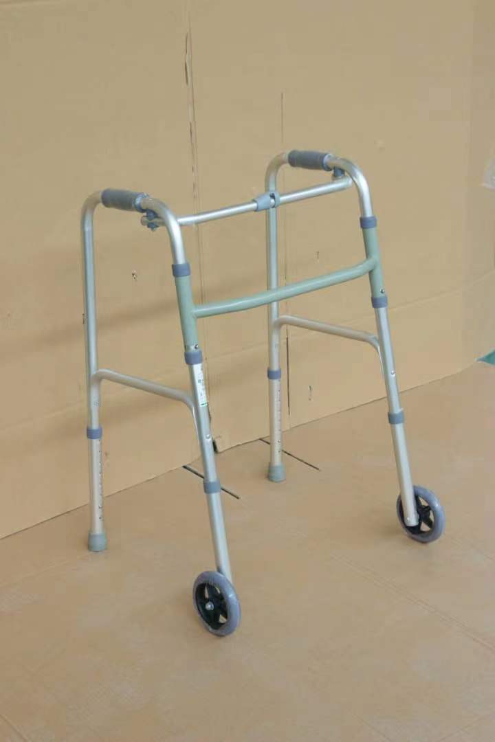 BME 812 Aluminium Faltbares leichtes Wanderer mit Rädern